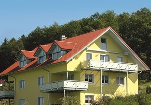 Large (100sqm) vacation apartment with balcony and garden