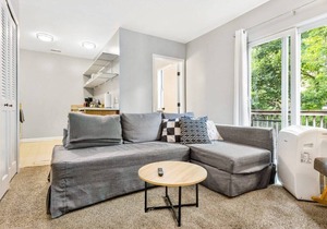 Large 5BR, Easy Walk to Downtown A2