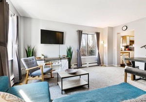 Large 5BR, Easy Walk to Downtown A2