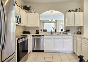 large 6/4 home, free pool heat, 3 miles to Disney