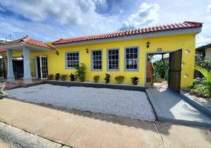 LARGE 8BR Sleeps 38 People with over 3000 SQ FT