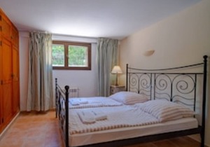Large apartment in a villa by the sea (Sa Vinya II)