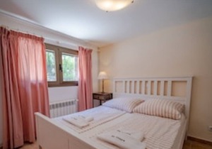 Large apartment in a villa by the sea (Sa Vinya II)