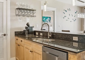 Large Balcony ~ Bayside Gated Resort ~ Full Kitchen ~ Resort Pool