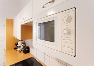 Large, bright apartment between the center and the Danube Island