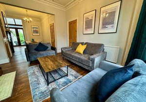Large CityCentre Townhouse & Hot Tub, Pool Table and Offroad Parking