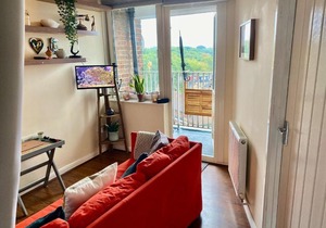 Large comfortable double room close to Woolwich and Greenwich, London