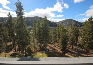 Large condo with Mtn views from private balcony! Updated, Wood floors!