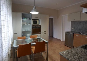 Large house with pool in Calafat