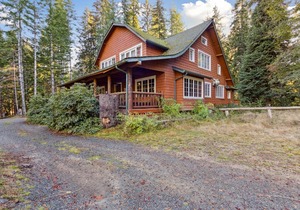 Large Lodge at Rainier Lodge 0,4 m from entrance cabin