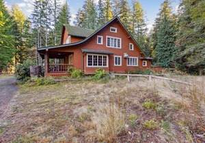 Large Lodge at Rainier Lodge 0,4 m from entrance cabin