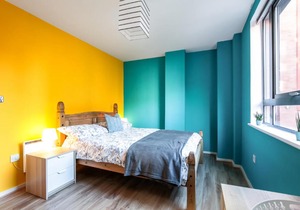 Large modern 2 bedroom flat in iconic Castlefield