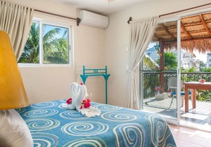 Large modern 3rd floor apartment, fresh breeze, huge deck overlooking pool