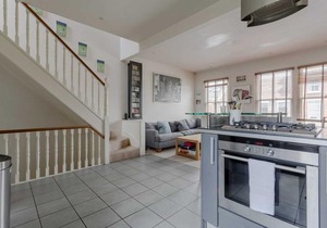 Large Modern Maisonette in Southfields
