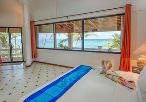 Large Ocean Side Terrace, Stunning Views, Pool, WiFi Quiet Beach