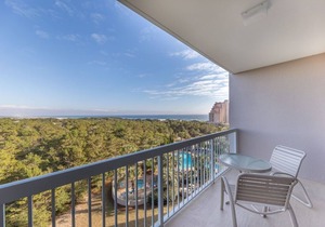 Large Private Beach Access! Pickleball, Mini Golf, Basketball, Pools, Hot tub!