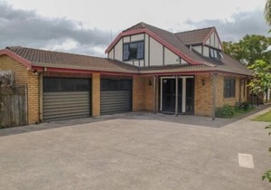 Large, Relaxed Matua Home