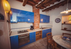 Large studio flat,Wi-Fi, residence with pool,view over the coast,E-car charge