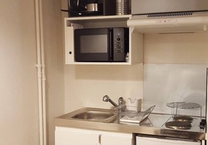large studio near station / leisure center of St Quentin and Versailles