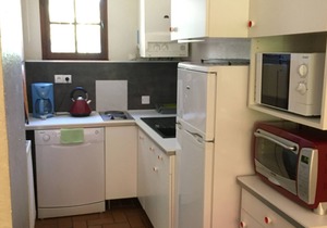 large studio on the ground floor with terrace & swimming pool 500 m from the sea