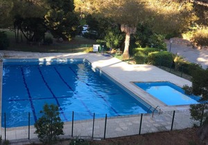 large studio on the ground floor with terrace & swimming pool 500 m from the sea