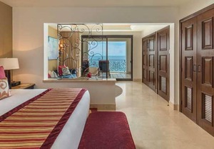 Large studio suite in Cabo for Christmas week