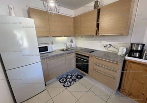 Large terrace with sea view, recent residence, everything on foot