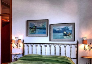 Large three-room apartment with excellent sea view