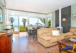 Large villa with barbecue 50m from the beach!