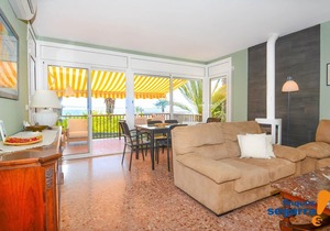 Large villa with barbecue 50m from the beach!