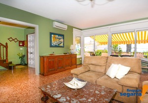 Large villa with barbecue 50m from the beach!