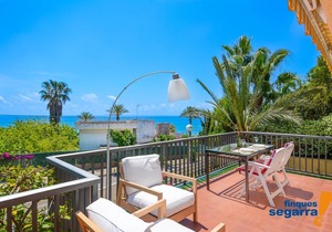 Large villa with barbecue 50m from the beach!