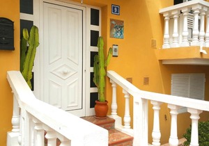 Las Rosas Apartment