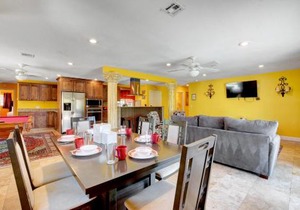 Las Vegas Elegance! Pool Table & Sparkling Pool! Home