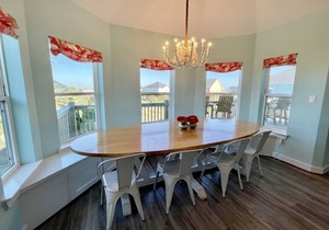 #Latitude Adjustment - 4 Bedrooms - 3 Bath - Sleeps 13