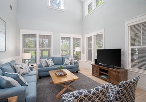 Laurel Grove Cottage, 2 GOLF CARTS, Beach Tram, Back Porch, Pool and Hot Tub.