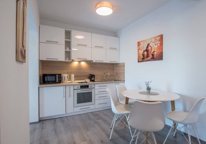 Lavanda 1, Peacefull apartment with swimming pool