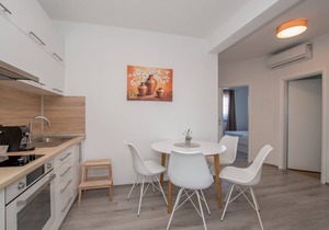 Lavanda 1, Peacefull apartment with swimming pool