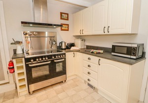 LAVENDER COTTAGE, pet friendly, with open fire in Wolsingham