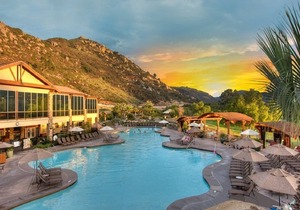 LAWRENCE WELK RESORT, GOLFING, LUXURY