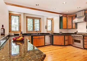 Lazy Fox Lodge in National Forest View