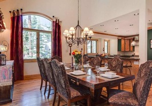 Lazy Fox Lodge in National Forest