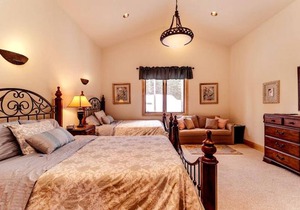 Lazy Fox Lodge in National Forest