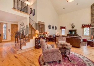 Lazy Fox Lodge in National Forest