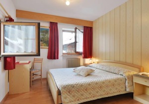 Lazzer by Interhome