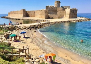 LE CASTELLA RESIDENCE APP. 3