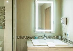 Le Chabrol Hotel & Suites