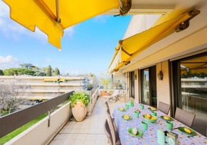 LE CHATEAU DE LA PINEDE AP4198 by Riviera Holiday Homes