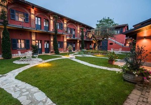 Le Serre Suites & Apartments