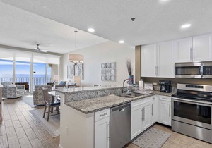 Leeward Key 1203 2/2 Top Floor View for Miles, Beach Service, Renovated